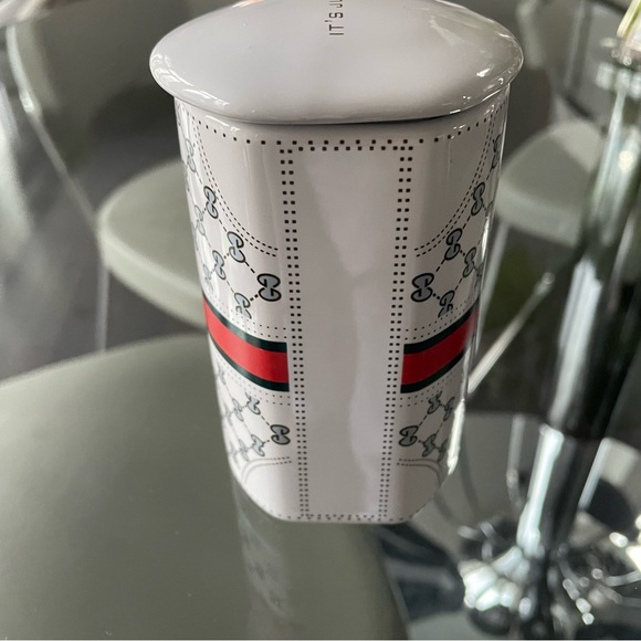 Cup with Lid - Picture 2 of 7